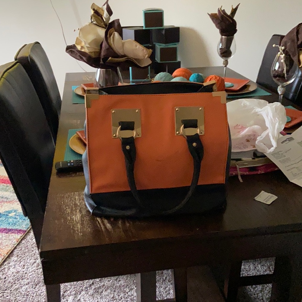 Beautiful big purse with shoulder straps included